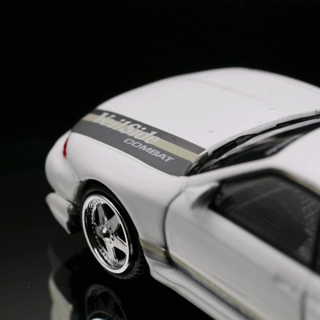 Mini-GT Nissan Skyline GT-R (R32) VeilSide Combat C-I