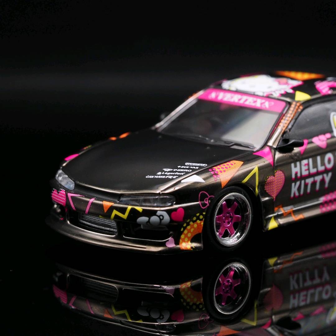 Tarmac Works Model Cars Nissan VERTEX Silvia S14 - Hello Kitty Black Chrome USA Special Edition