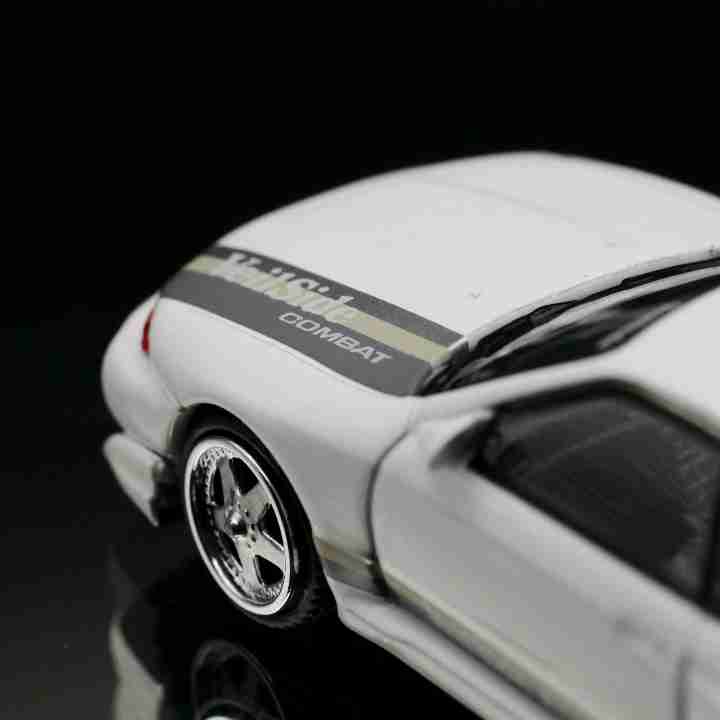 Mini-GT Nissan Skyline GT-R (R32) VeilSide Combat C-I