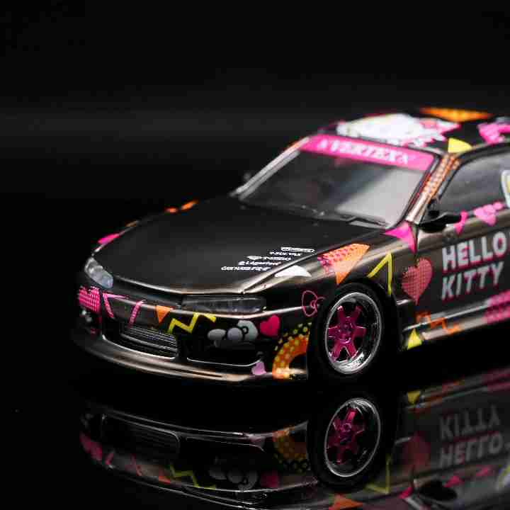 Tarmac Works Model Cars Nissan VERTEX Silvia S14 - Hello Kitty Black Chrome USA Special Edition