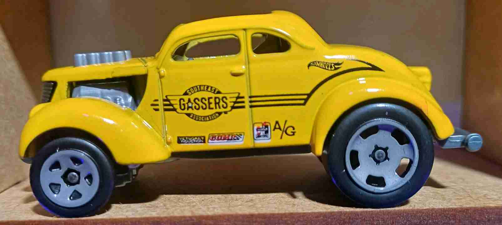 Hot Wheels Ford Pass 'n Gasser