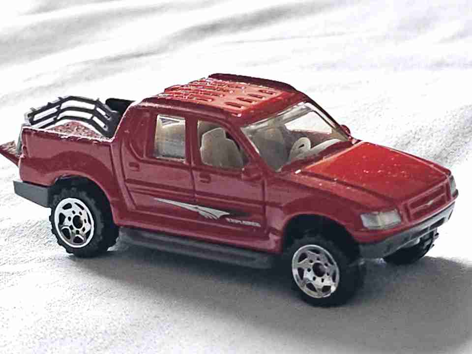 Matchbox Ford Explorer Sport Trac