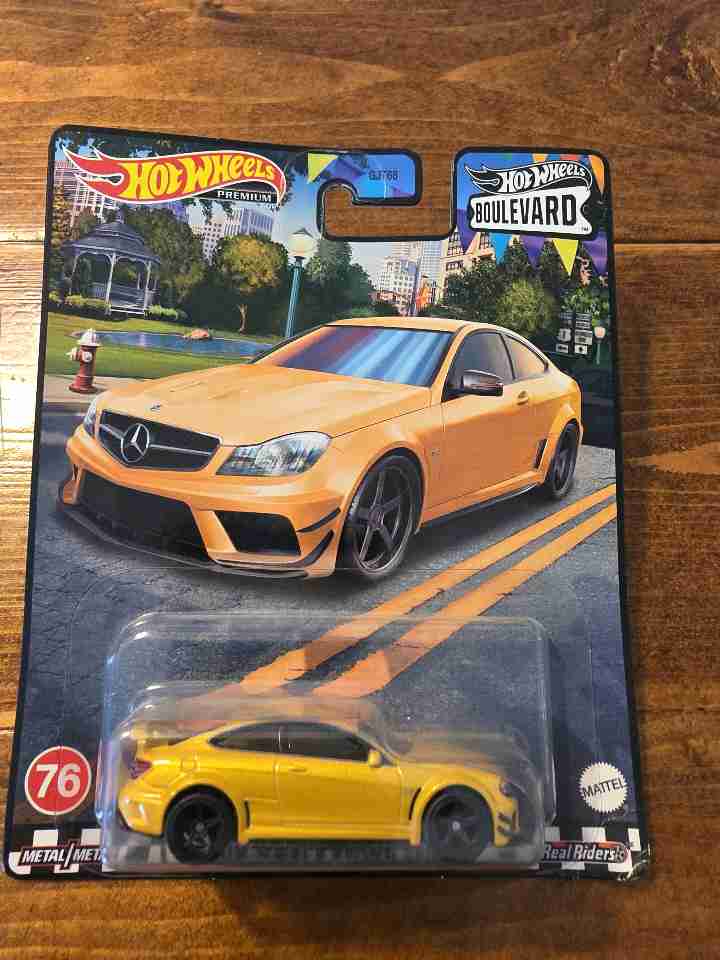 Hot Wheels Mercedes-Benz 2012 C 63 AMG Coupe Black Series