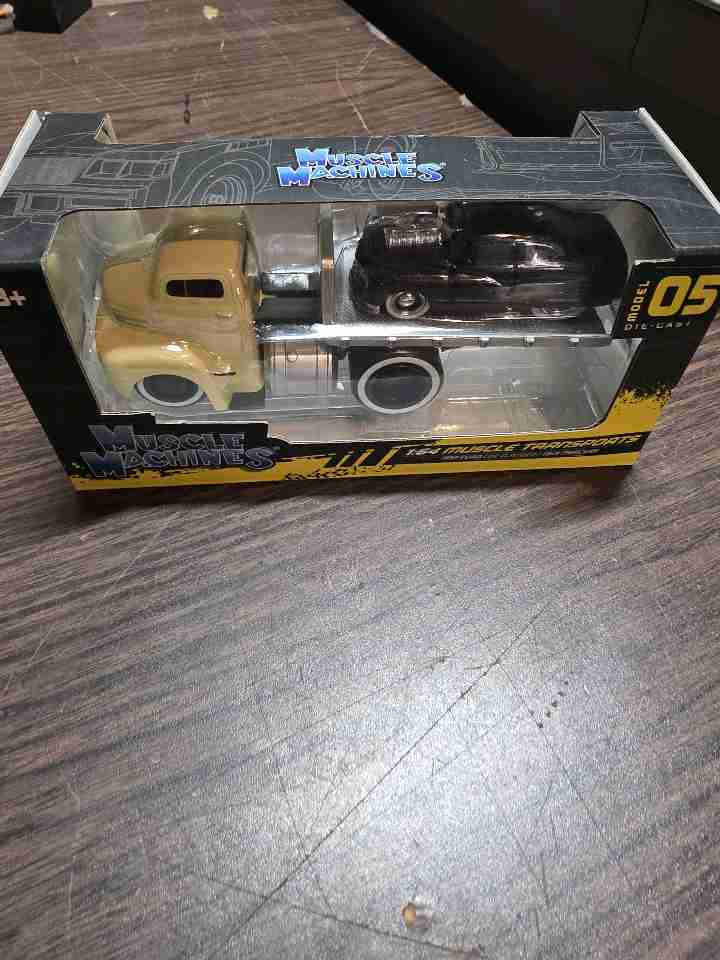 Muscle Machines Ford 1950 Coe Flatbed And 1949 Mercury