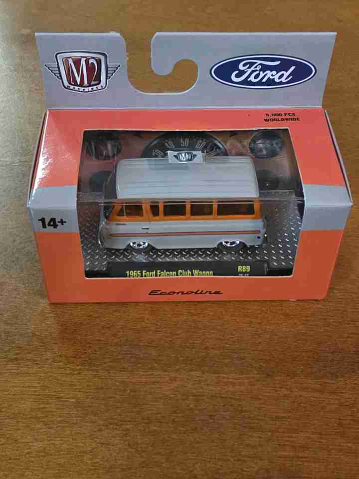 M2 Machines Ford 1965 Falcon Club Wagon