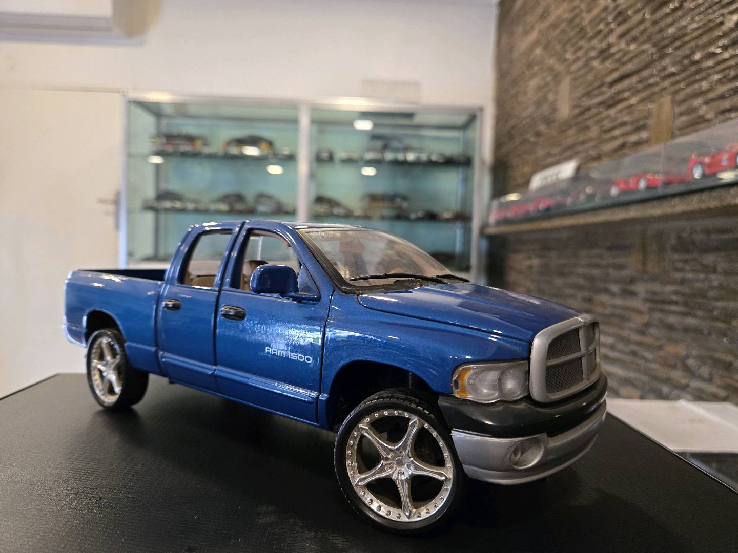 Motormax Dodge Ram 1500 (Quad Cab)