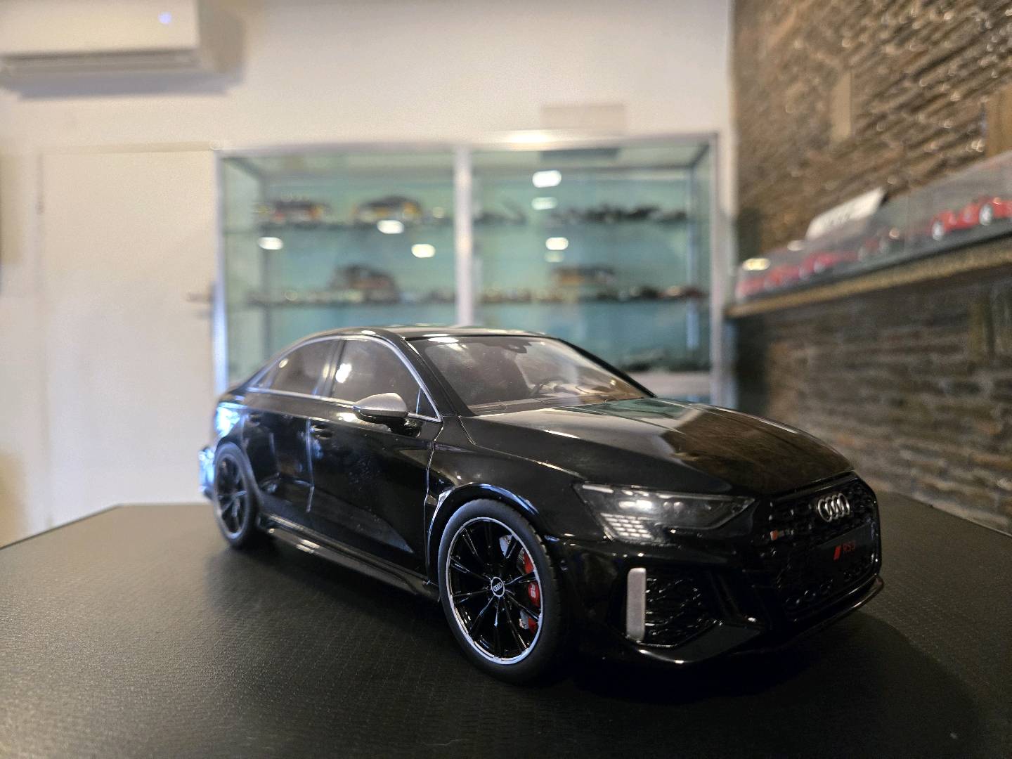 Ixo Audi RS3 Limousine