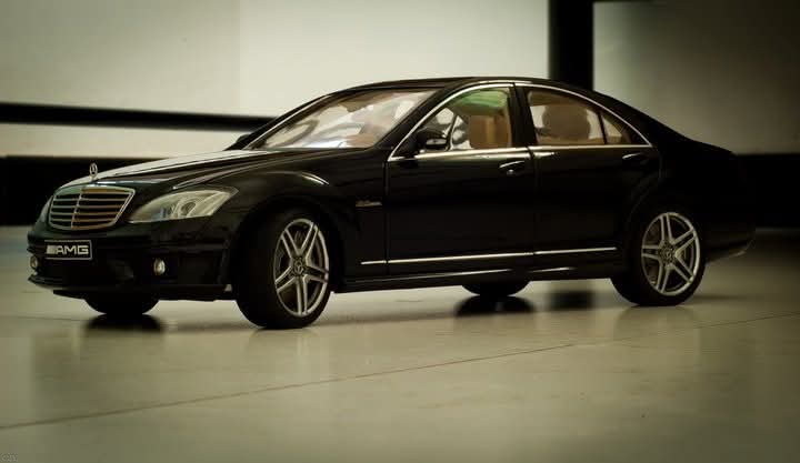 AUTOart Mercedes-Benz S63 AMG (W221)