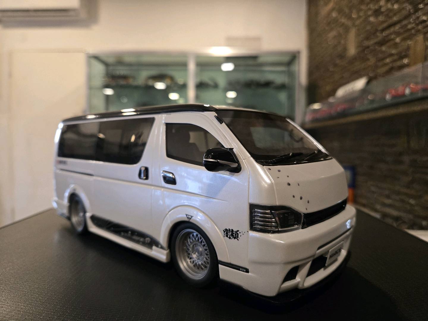 Otto Mobile Toyota Hiace Super GL Custom Minivan