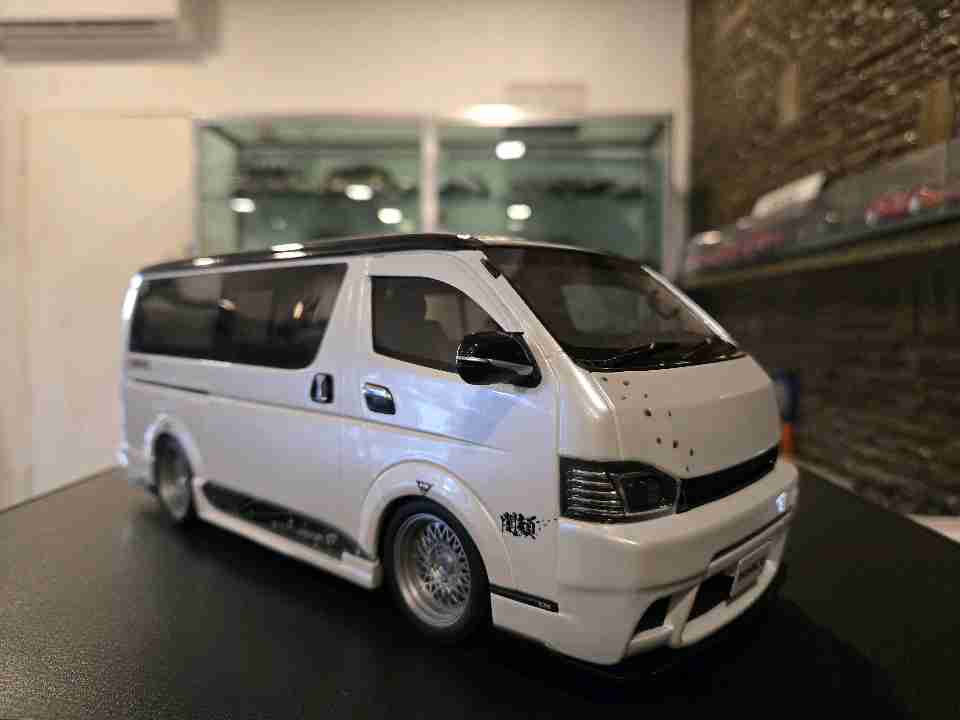 Otto Mobile Toyota Hiace Super GL Custom Minivan
