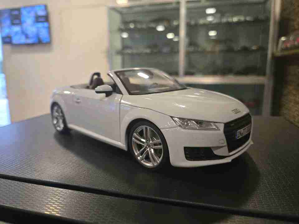 Minichamps Audi TT Roadster
