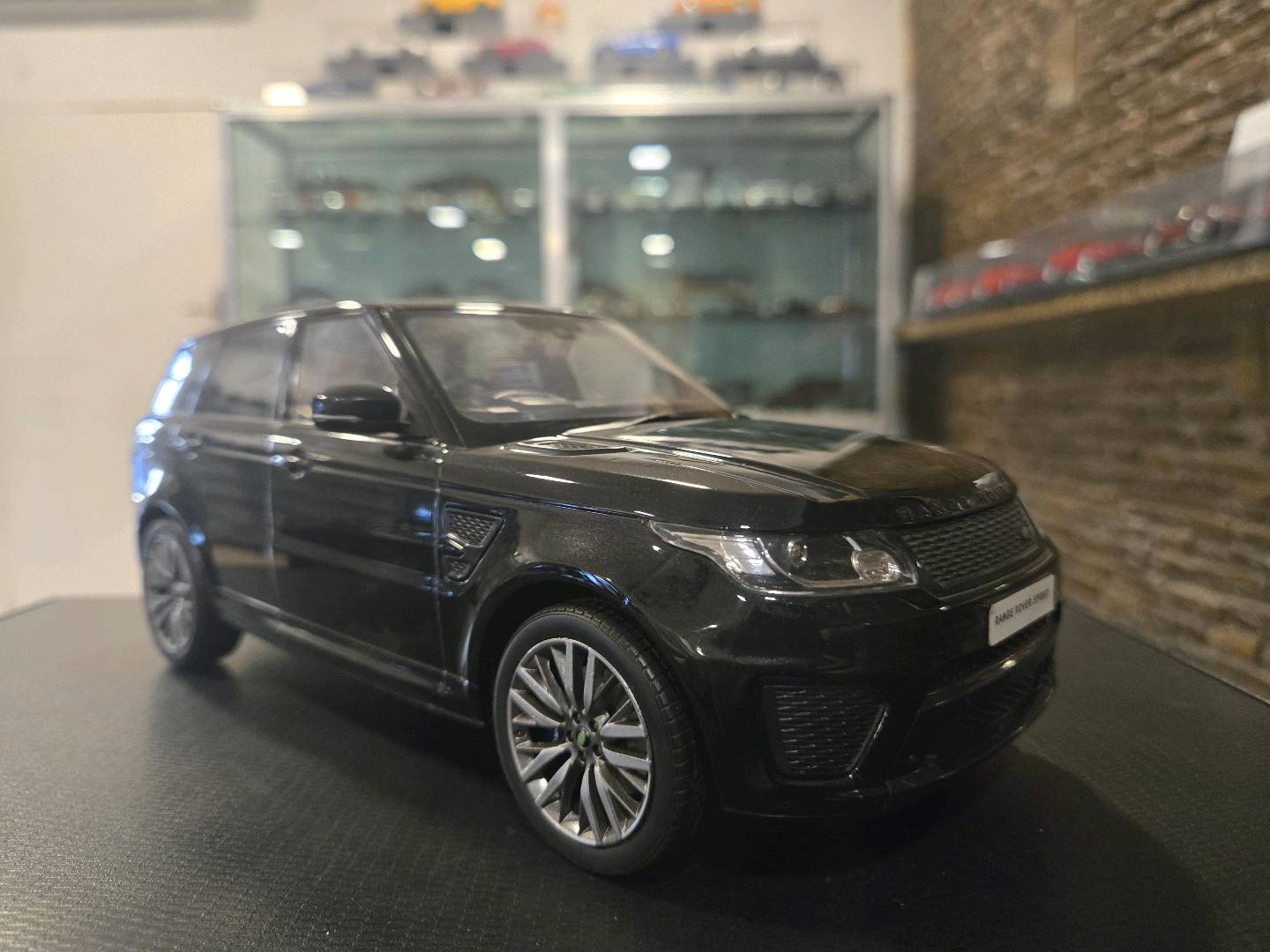 Kyosho Land Rover Range Rover Sport SVR