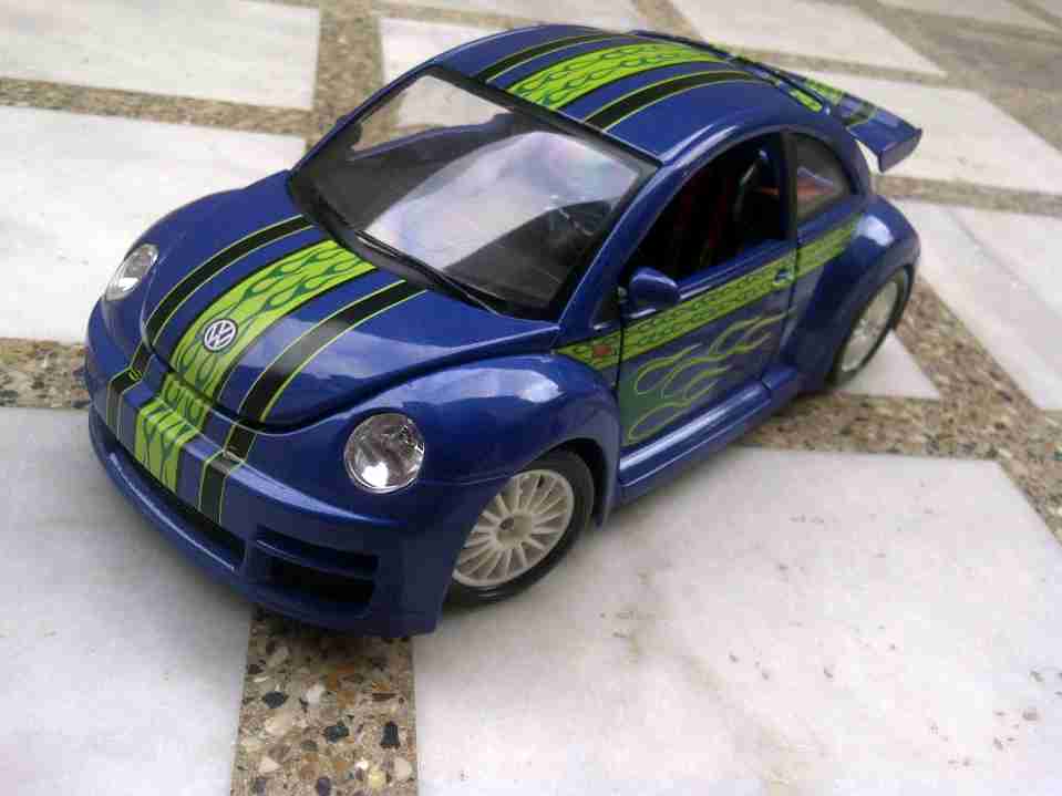 Bburago Volkswagen New Beetle (Cup Edition)