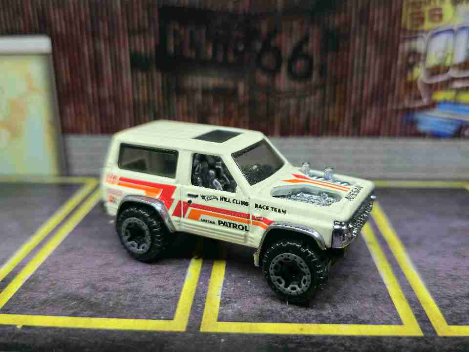 Hot Wheels Nissan Patrol Custom