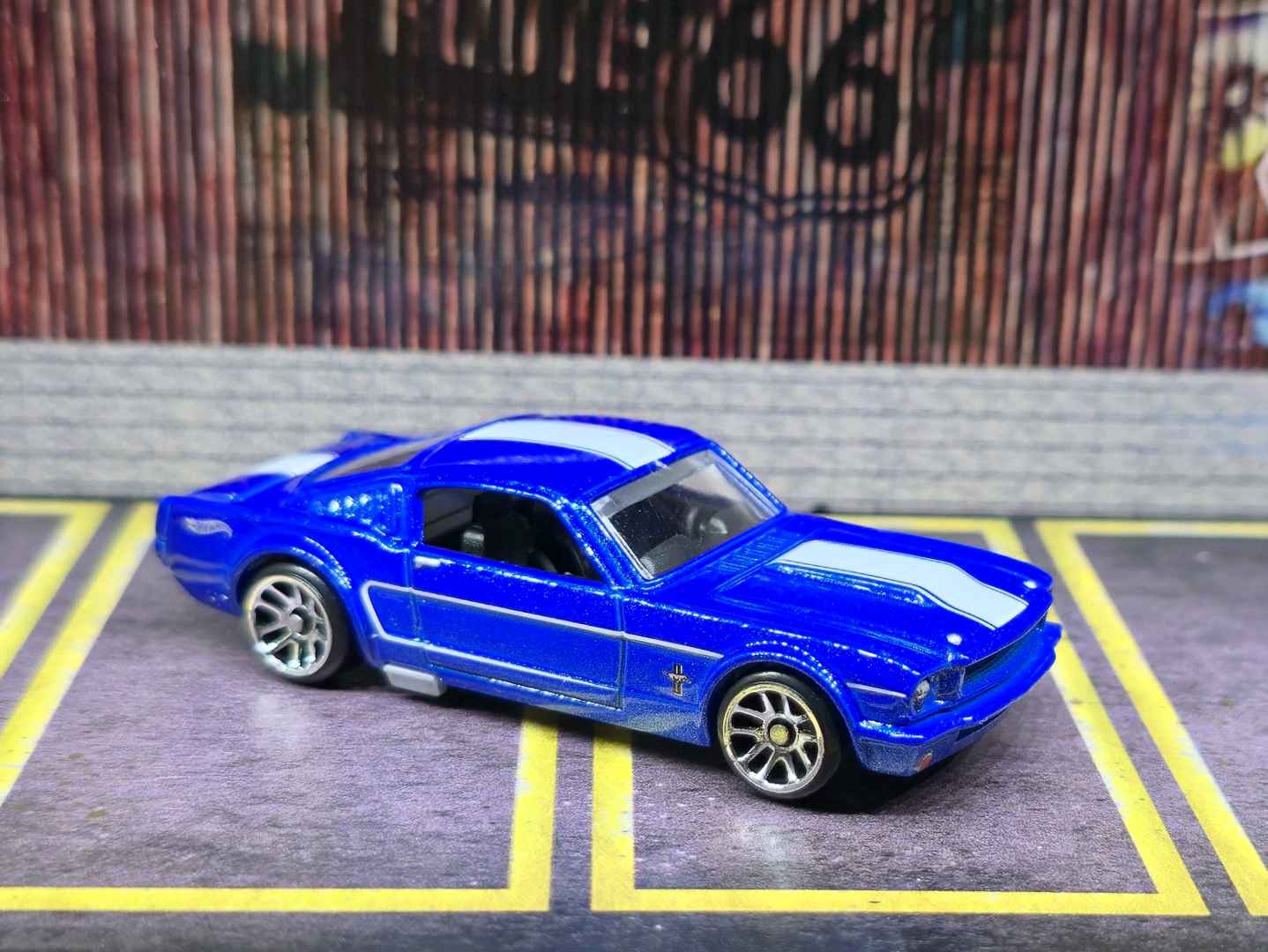 Hot Wheels Ford Mustang 2+2 Fastback