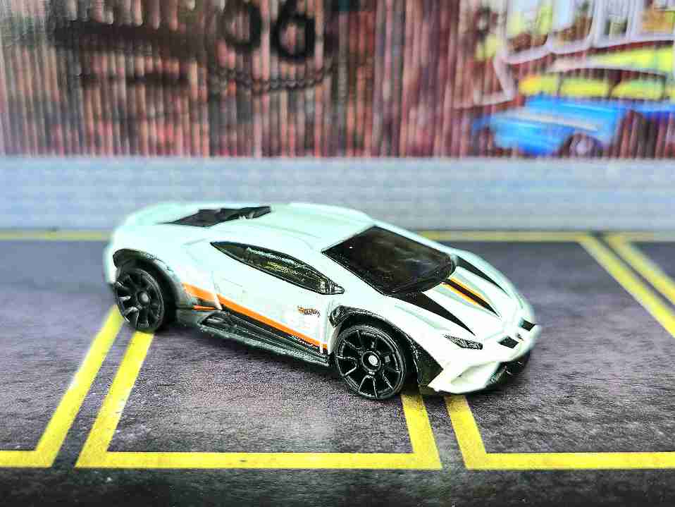 Hot Wheels Lamborghini Huracan Sterrato