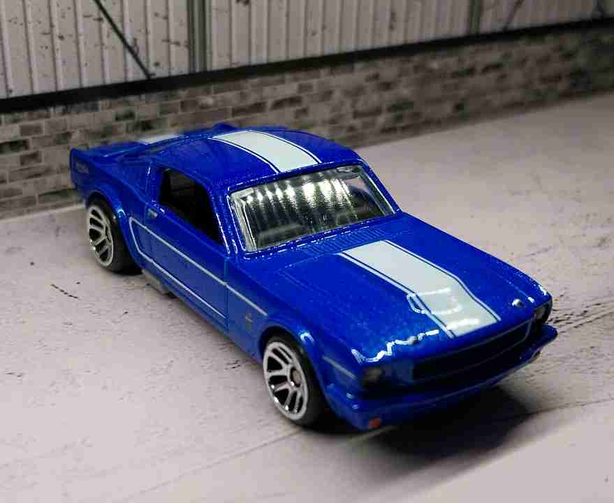 Hot Wheels Ford Mustang 2+2 Fastback