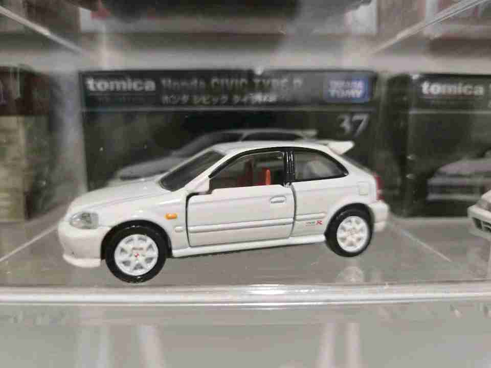 Takara Tomy Honda Civic (EK) Type-R