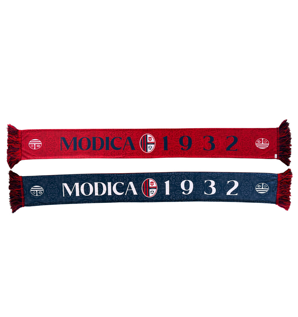Sciarpa ufficiale Modica Calcio 1932 in poliestere effetto raso, rossa e blu con scritta MODICA e frange 2