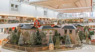 그냥 카페나 더현대, 코엑스 이런데 가요.