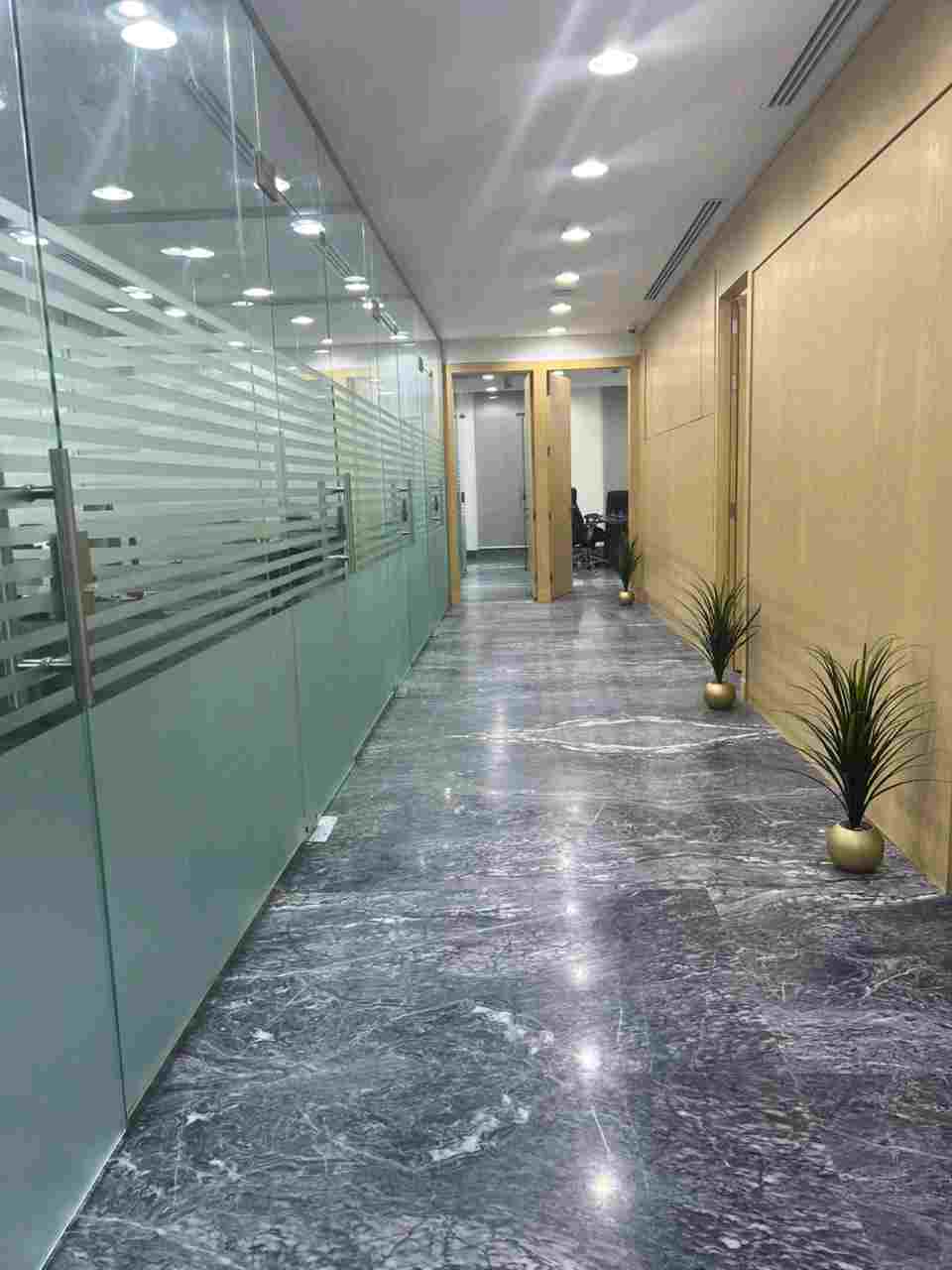 مخرج 5