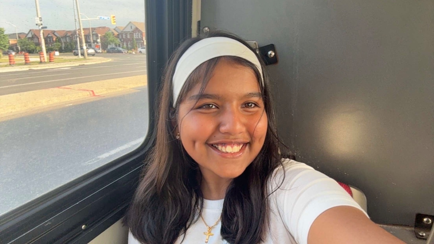Alona Milton, badminton player