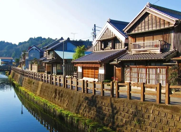 Tranquil Nara temple gardens at dawn, a peaceful contrast to Chiba's vibrant urban allure.