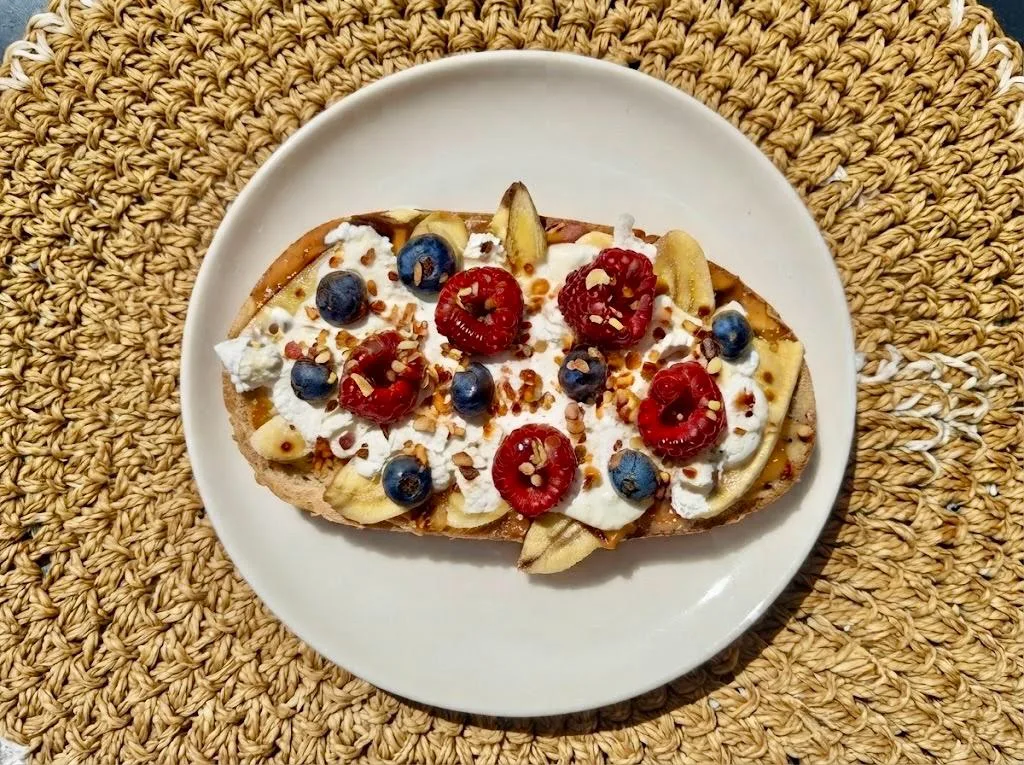 Gourmet toast & fresh fruits