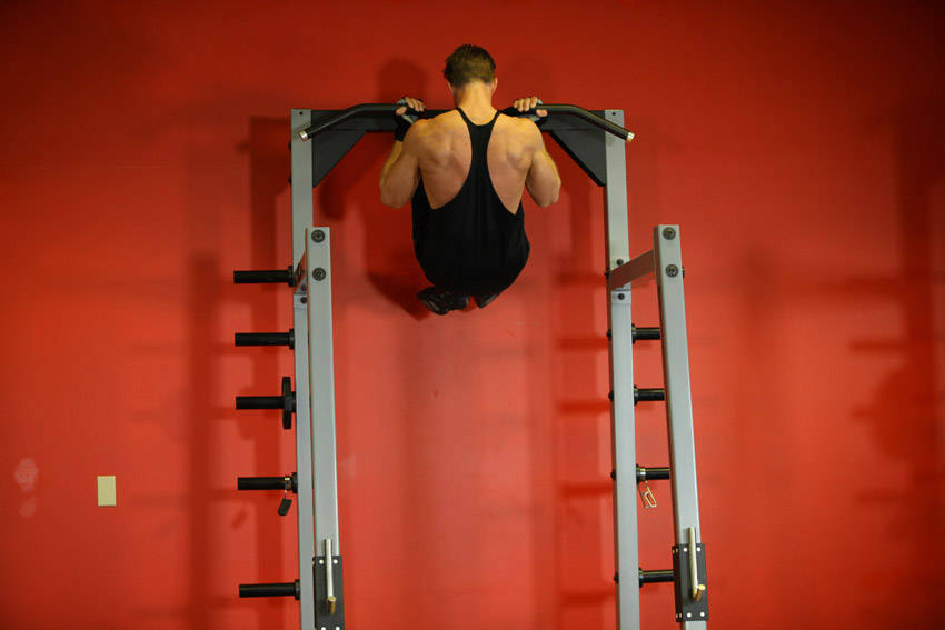 Gorilla Chin/Crunch — end position, working the abs