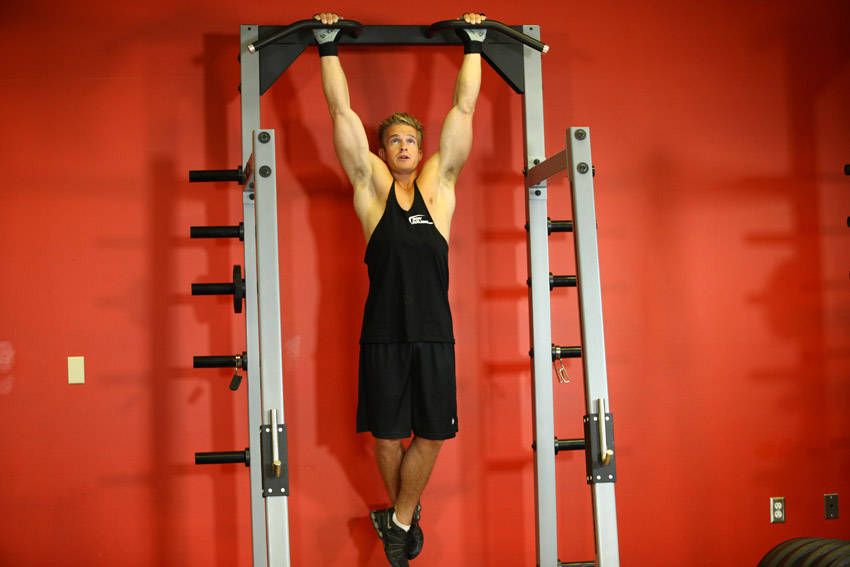 Rocky Pull-Ups/Pulldowns — starting position, working the lats