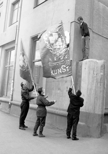 Тоска по государству:  политическая стратегия  «московского акционизма» 1990-х годов