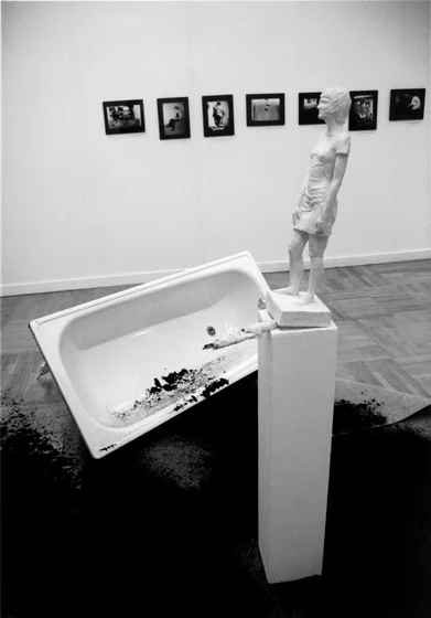 ESCAPE. «Квартеронка», инсталляция. Проект «Смотровая площадка», ЦДХ, Москва, 2003