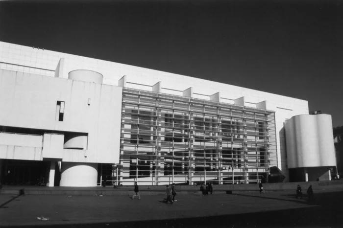 Музей современного искусства в Барселоне (MACBA). Вид здания