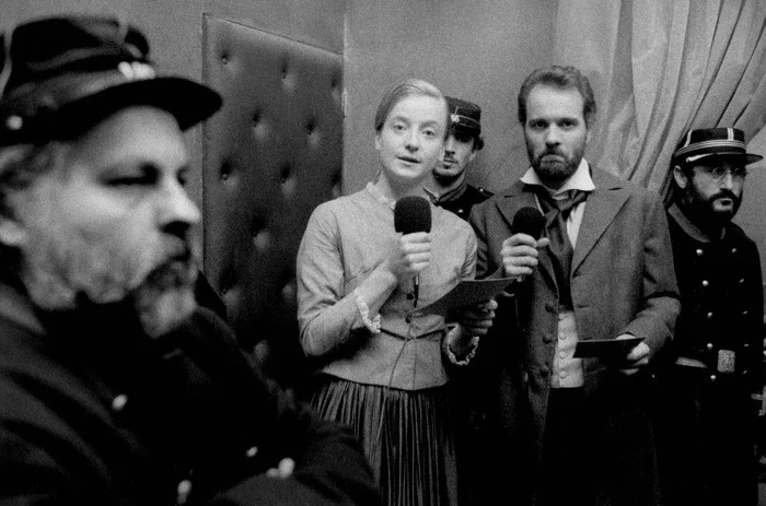 Кадр из фильма Питера Уоткинса «Коммуна», 2007