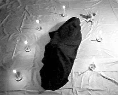 Теймур Даими. «Под покровом», видео, DVD, 2002