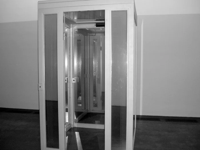 «El Perro» («Собака»). «Security On Site», инсталляция, 2006