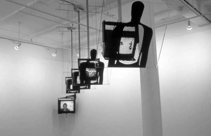 Дара Бирнбаум. Заложник. 1994. Вид инсталляциив галерее Paula Cooper Gallery, Нью-Йорк