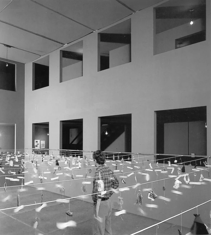 Илья Кабаков. «Коммунальная кухня», 1991, инсталляция в Музее Сезон, Нагано. Фото: Акира Накамура
