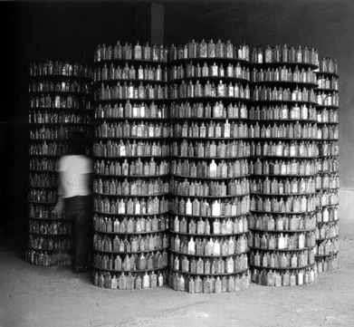 Навин Раванчайкул. «Вопрошая Ничто», 1995-1999, инсталляция в торговом центре Kad Suan Kaew, Чанг-Май, Таиланд