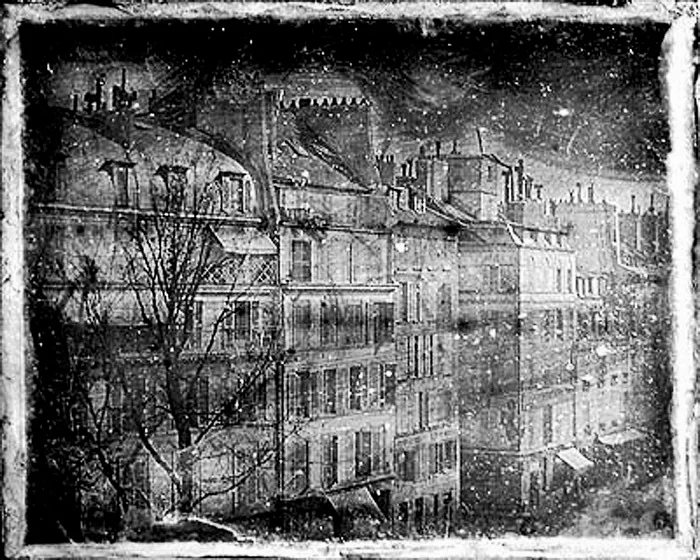 Луи Дагер. «Вид из окна дома Дагера». 1839. Дагерротипия