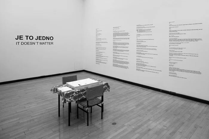 Катерина Шеда. «Все одно и то же», инсталляция, 2005. Эксплозия финалистов Премии Индриха Халупецкого, Галерея при Муниципальной библиотеке, Прага