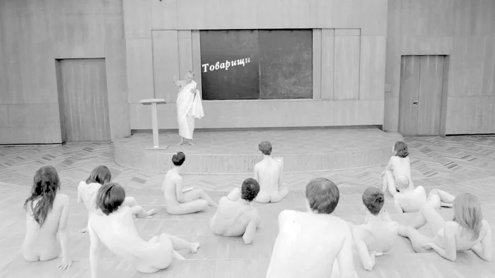 Кадры из фильма Петра Жукова «Позабудь про камин», 2013