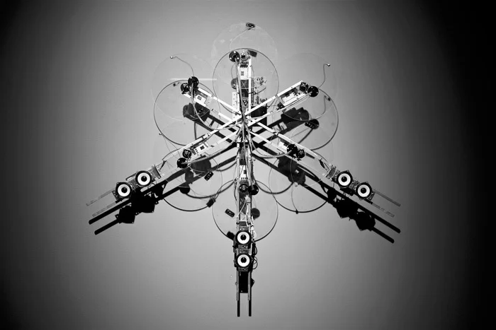 Дмитрий::vtol:: Морозов. «Метафазовая звуковая машина», 2014. Кинетическая звуковая инсталляция. Фото: Алан Воуба