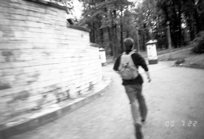 Группа «Escape». «Исчезновение», 2000. Документация перформанса 23 июля 2000, Царское Село. Предоставлено Лизой Морозовой