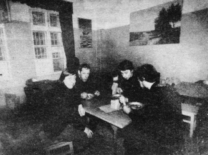 Выставка в Бутырской тюрьме. Куратор И. Бакштейн. Москва, 1992