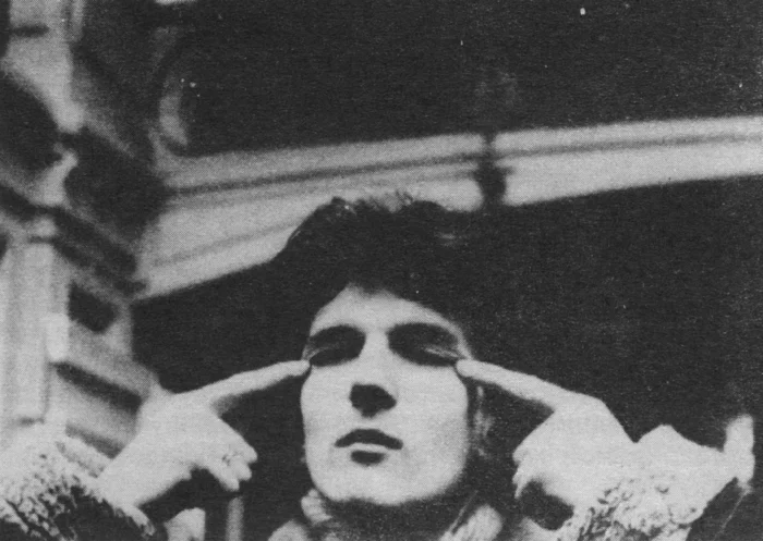 Антон Литвин. Акция «К 100-летию со дня рождения Мао Цзедуна». Фото: А. Забрин