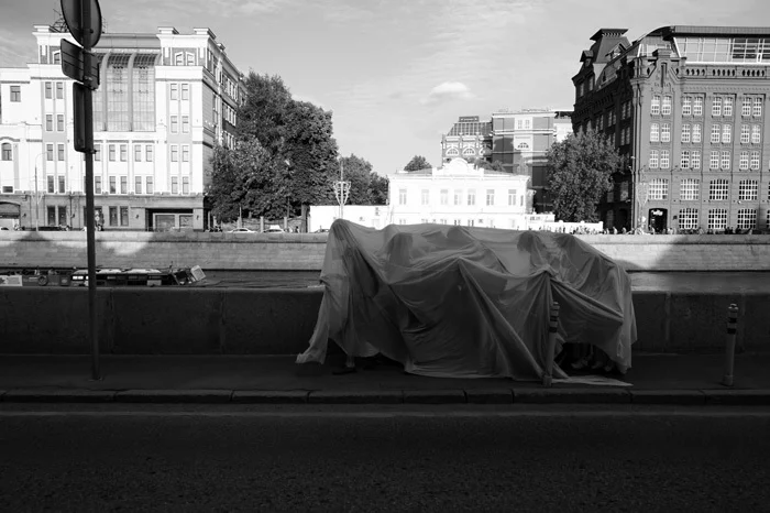 «Союз выздоравливающих». «Сборище бесконечно неспособных показывать», 2016. Документация перформанса 24 июня 2016 на выставке «В сети формы», Центр Красный, Москва. Предоставлено художниками