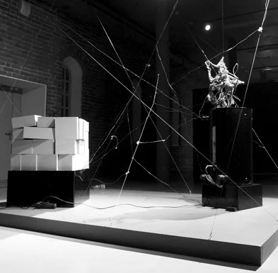 Дмитрий Каварга, «Объект-антиобъект. Суперпозиция», 2014. Вид инсталляции на выставке «Квантовая запутанность» в Laboratotria Art & Science Space, Москва, декабрь 2014 — январь 2015