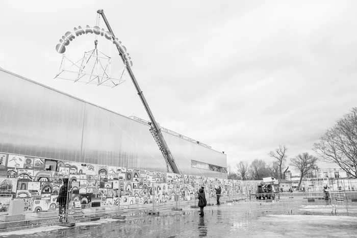 Уго Рондиноне «твой возраст и мой возраст и возраст радуги», 2017. Фото: Мария Лубкова. Предоставлено Музеем современного искусства «Гараж»
