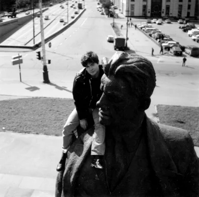 Анатолий Осмоловский. «Путешествие в Бробдингнег», 1993